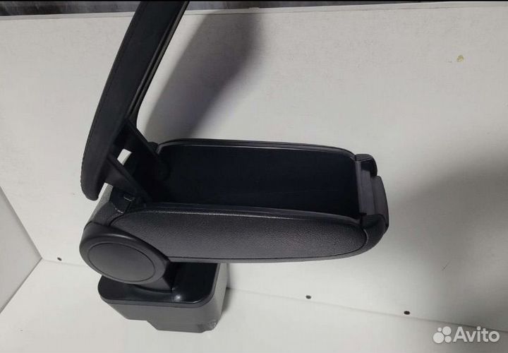 Подлокотник opel astra 2004-2010