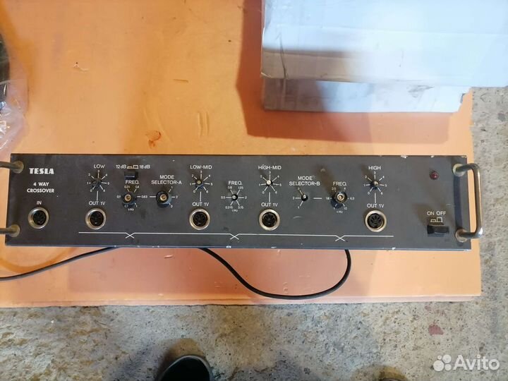 Кроссовер tesla AYZ 040