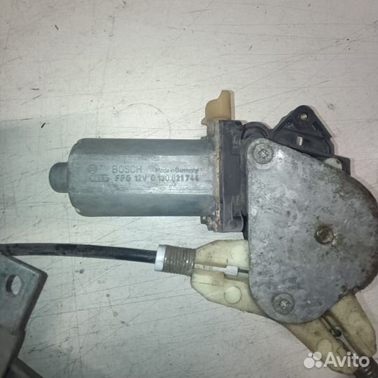 Стеклоподъемник Toyota Avensis