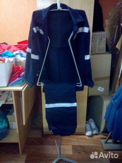 Манекен-вешалка на стойке