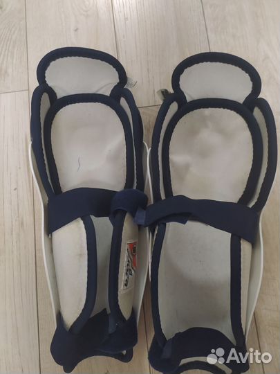 Щитки хоккейные 13