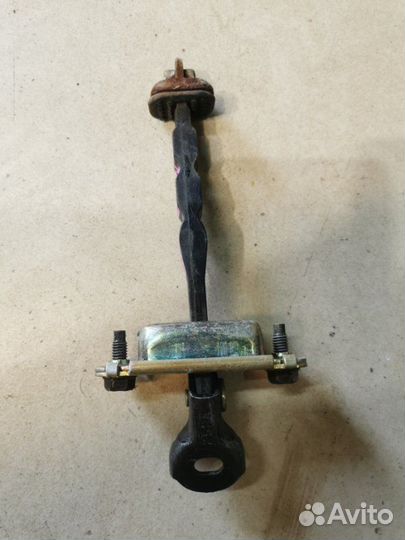 Ограничитель двери передний правый Mazda Atenza