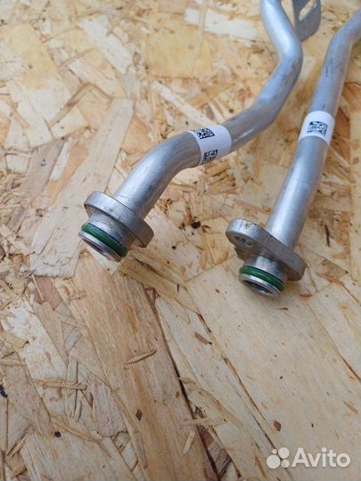 Подводящий трубопровод радиатора охлаждения масла