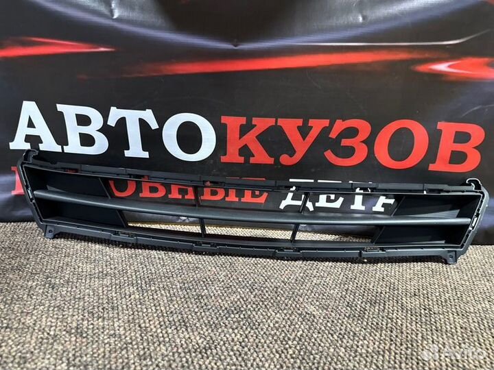 Решетка бампера Hyundai Solaris 2014-2017