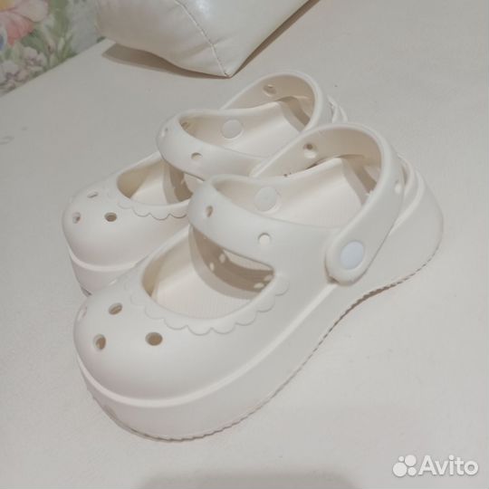 Резиновые тапочки кроксы