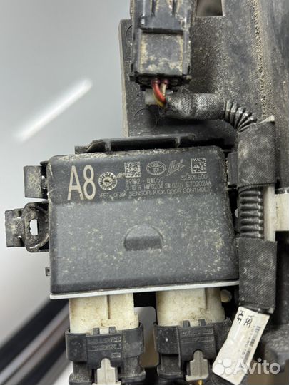 Датчик открытия багажника ногой на Rav4