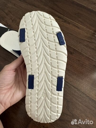 Шлёпанцы новые Armani