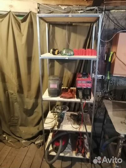 Стеллаж для инструмента в гараж