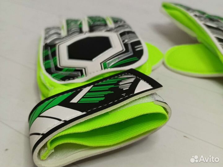 Перчатки вратарские