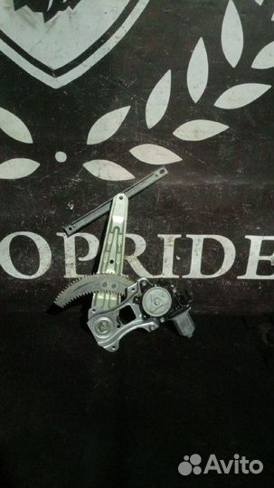 Задний левый электростеклоподъемник Nissan Tiida