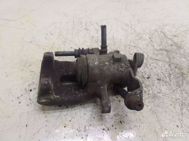 Тормозной суппорт задний правый Opel Zafira B 2008