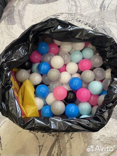 Сухой бассейн с шариками