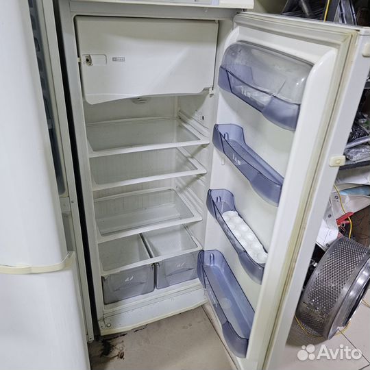 Холодильник Akai