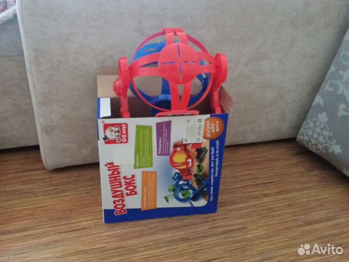 Велошлем и игрушка