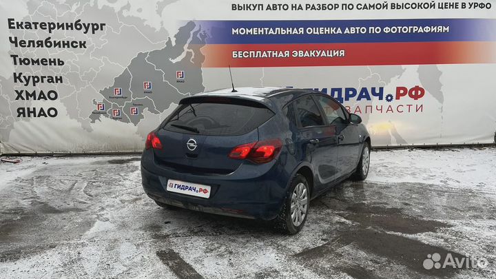 Воздухозаборник Opel Astra (J) 13307080