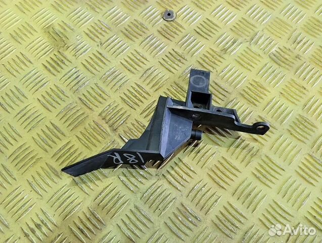 Кронштейн обтекателя кабины правый Man Tgl