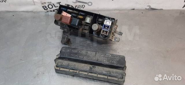 Блок предохранителей подкапотный Toyota Mark Ii