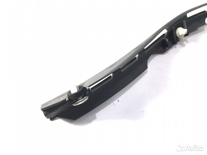 Крепление уплотнителя Audi A6 C6 Avant