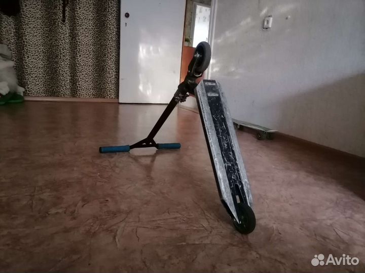 Трюковой самокат и пенеборд