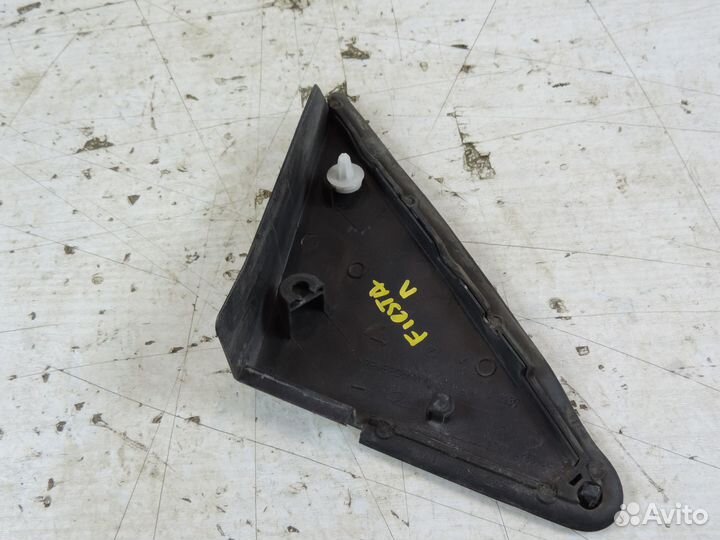 Накладка переднего крыла левого Ford Fiesta