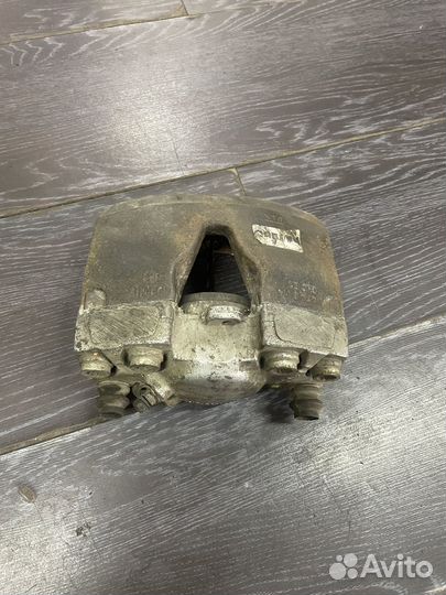 Суппорт пер. правый audi A5 8T 8K0106P