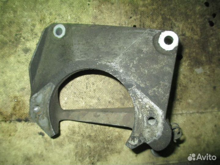 Кронштейн опоры двигателя BMW 5-серия E60/E61 2003