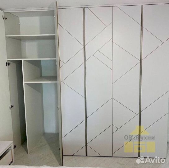 Зеркальный шкаф