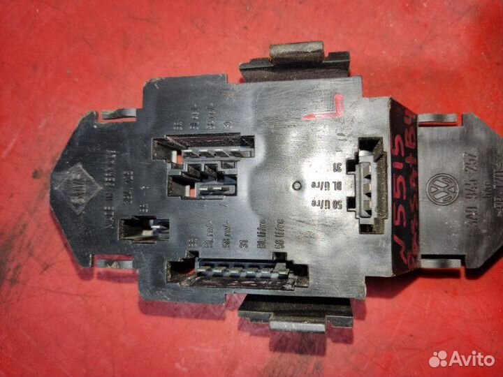 Плата фонаря левая Volkswagen Passat B4 универсал