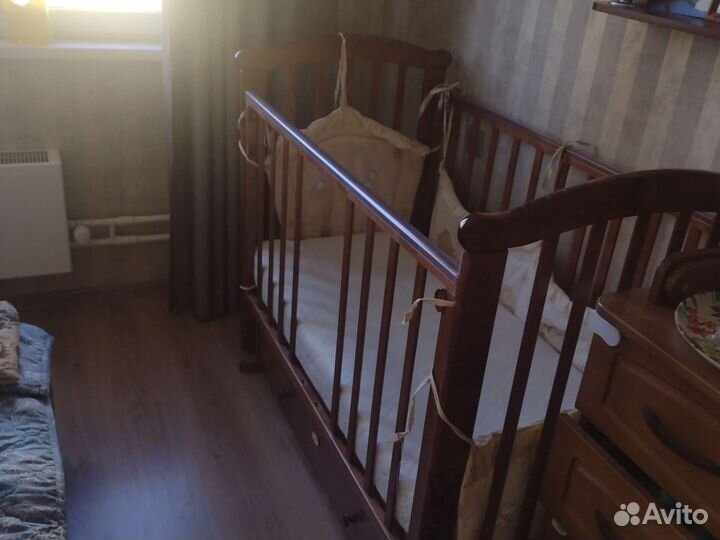 Детская кроватка с маятником Можга