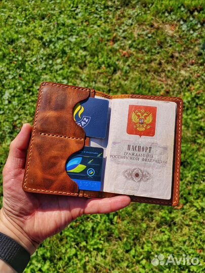 Обложка на паспорт дополнительными отсеками