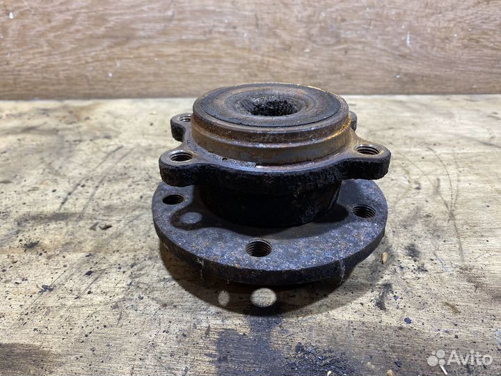 Ступица передняя Volkswagen Jetta 5