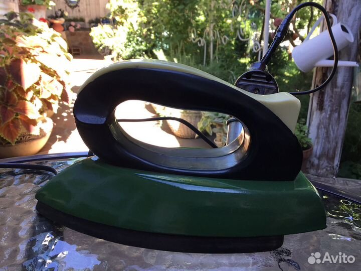 Утюг старинный