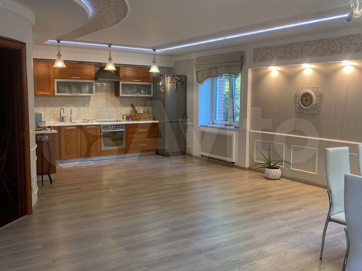 Коттедж 504 м² на участке 25 сот.