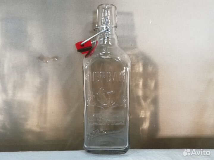 Бутылка с бугельной пробкой