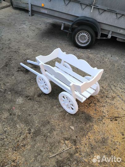 Декоративная телега из дерева