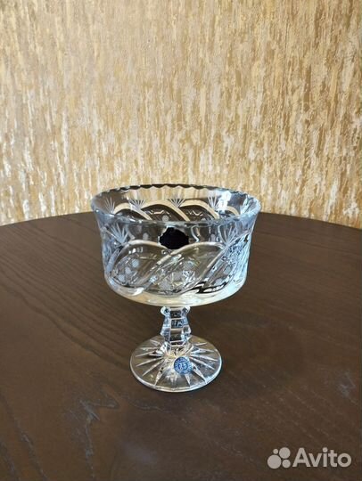 Ваза хрустальная для конфет. Диаметр 13 см. Б/у