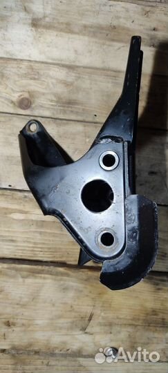 Кронштейн опоры двигателя задний Nissan AD