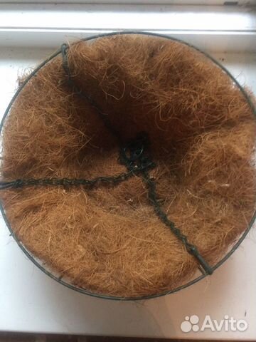 Подвесное кашпо с вкладышем из кокосового волокна