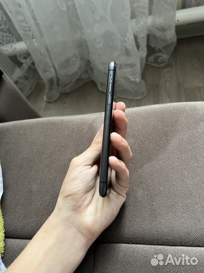 Телефон iPhone 11 64 gb