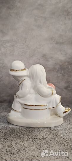 Статуэтка фарфоровая, новая, 11*6 см, высота 11 см