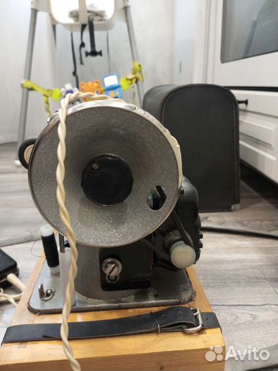 Швейная машинка 2М-34 с ножным электроприводом