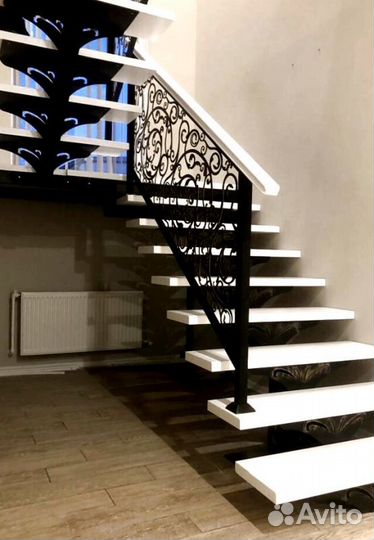 Лестница в коттедж