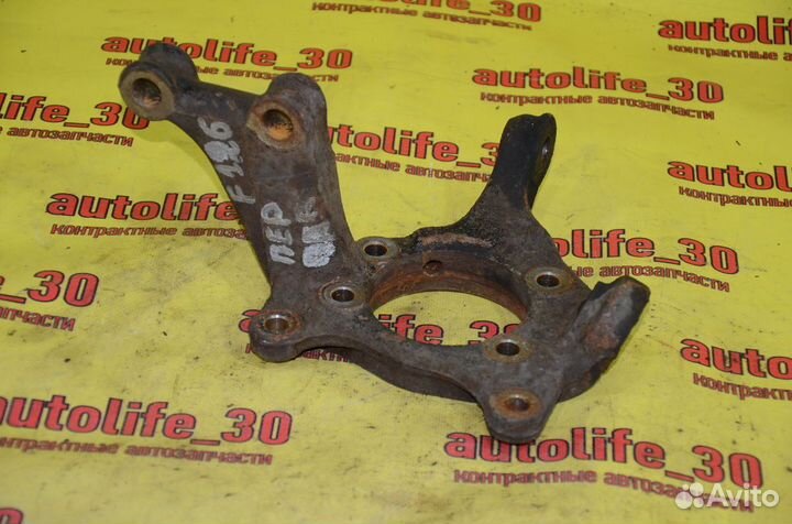 Кулак поворотный передний правый Toyota Auris E150