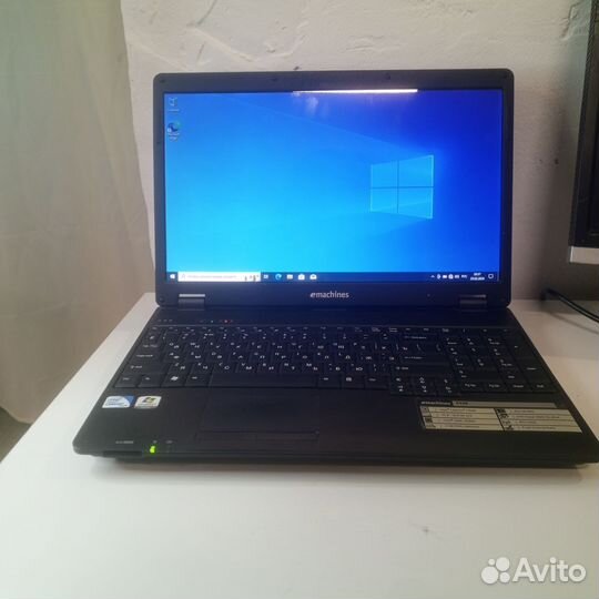 Ноутбук emachines E528