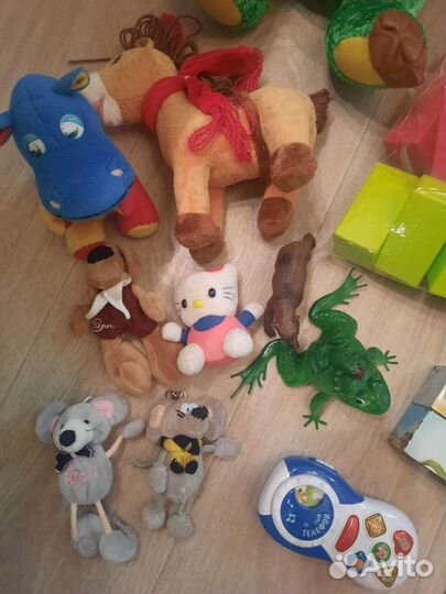 Детские развивающие игрушки пакетом коробкой много