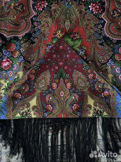 Павловопосадская шаль «Миндаль-18»