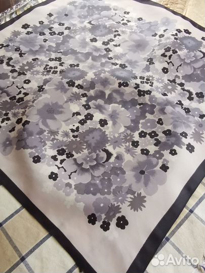 Винтажный красивый платок