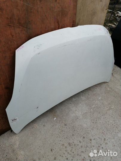 Капот Toyota Isis ANM10