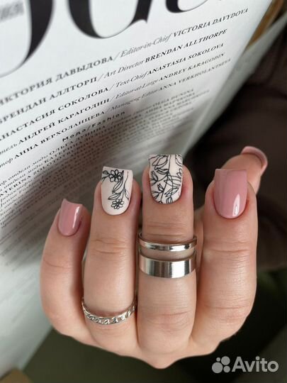 Модель на маникюр с покрытием гель лак