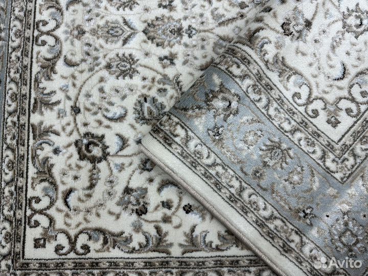 Ковер классический, бежевый